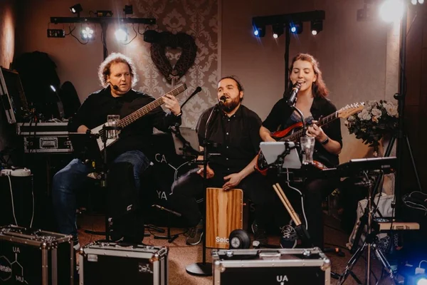 Live hinterm Deich -